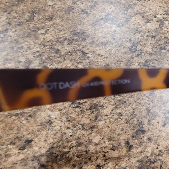 Dot Dash sunglasses in tortoise shell  , gently used but excellent condition - Picture 7 of 7